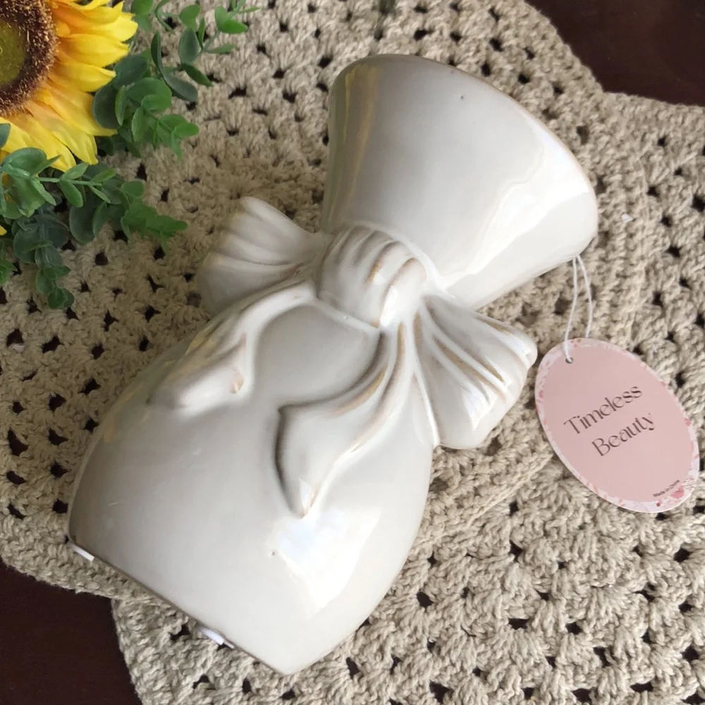 Cream Ceramic Bow Accent Vase